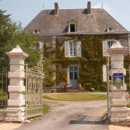 Bed and Breakfast Le Logis Les Pineaux Exterior foto