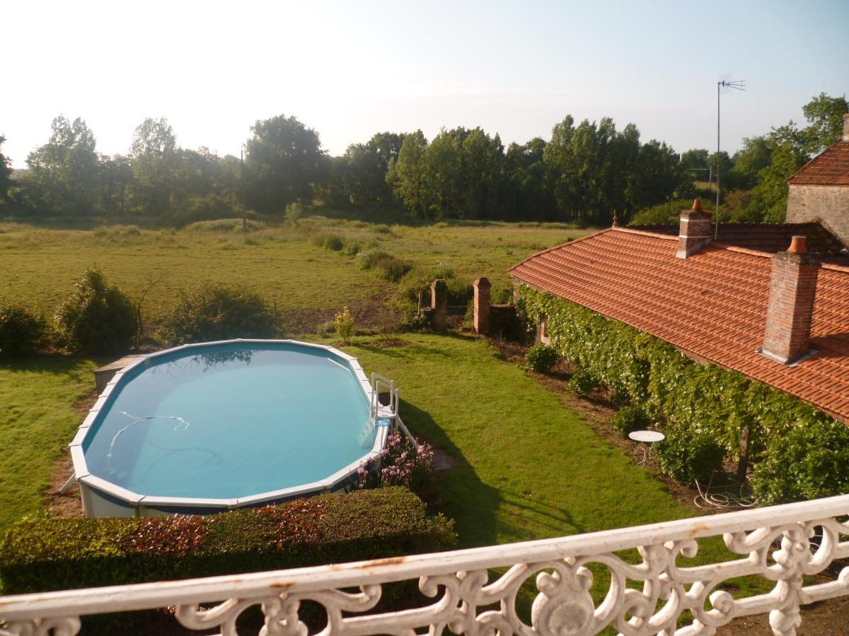 Bed and Breakfast Le Logis Les Pineaux Exterior foto