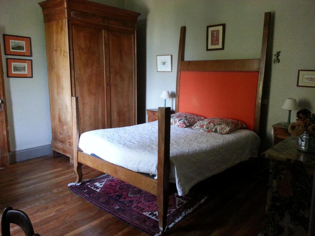 Bed and Breakfast Le Logis Les Pineaux Exterior foto