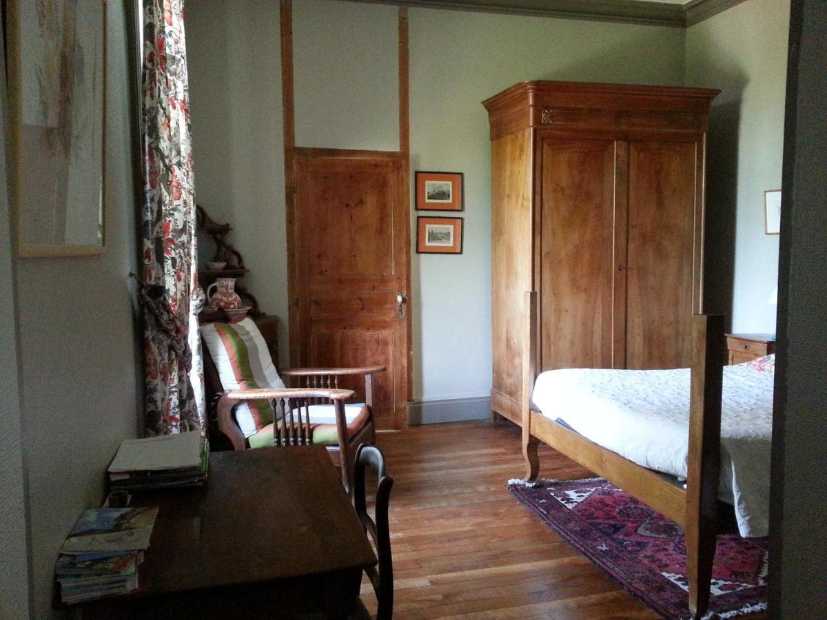 Bed and Breakfast Le Logis Les Pineaux Exterior foto