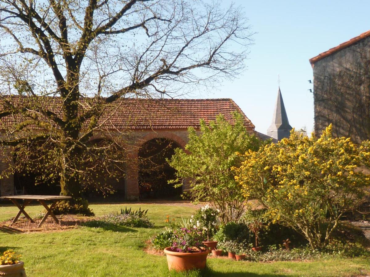 Bed and Breakfast Le Logis Les Pineaux Exterior foto
