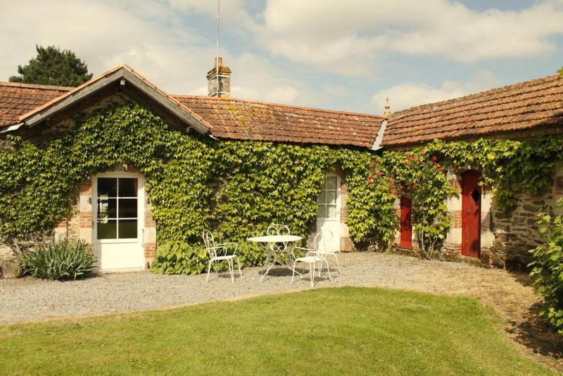 Bed and Breakfast Le Logis Les Pineaux Exterior foto