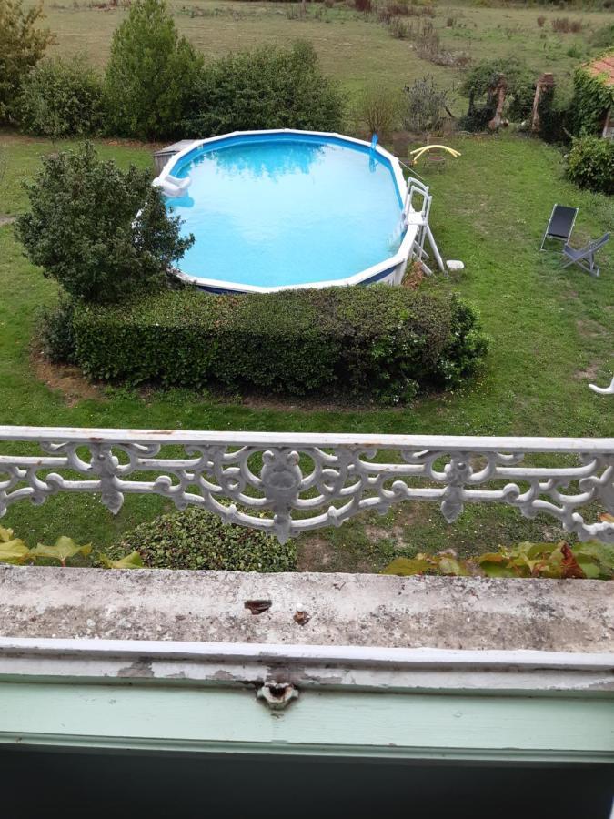 Bed and Breakfast Le Logis Les Pineaux Exterior foto