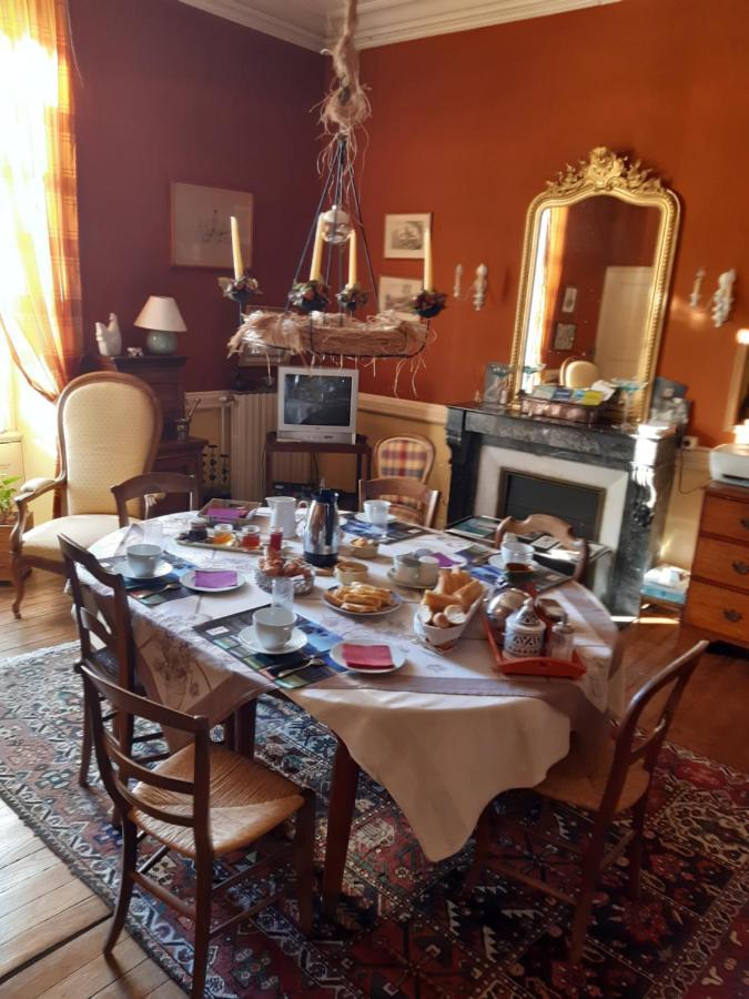 Bed and Breakfast Le Logis Les Pineaux Exterior foto