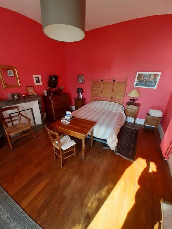 Bed and Breakfast Le Logis Les Pineaux Exterior foto
